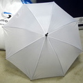 Valkoinen sateenvarjo